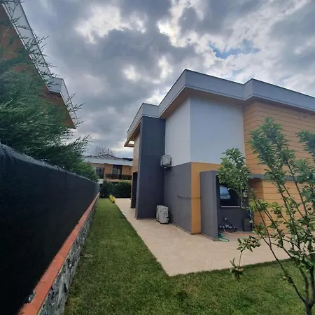 Yakut Villas *